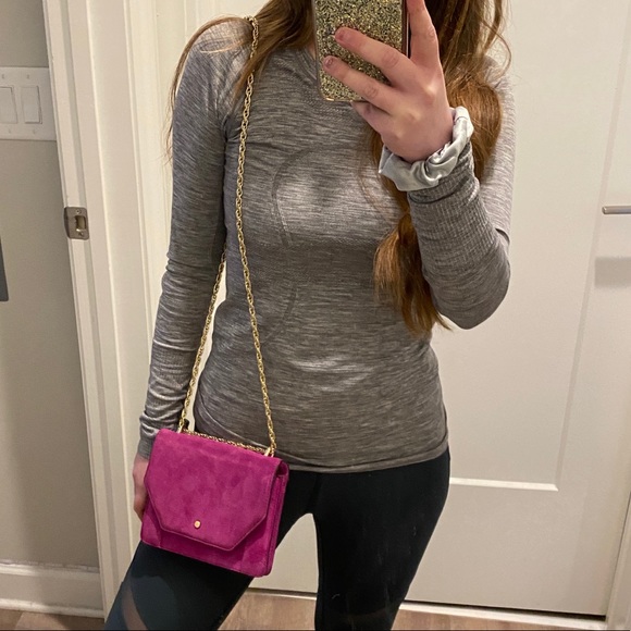 Pink velvet crossover bag with gold chain - Picture 5 of 6